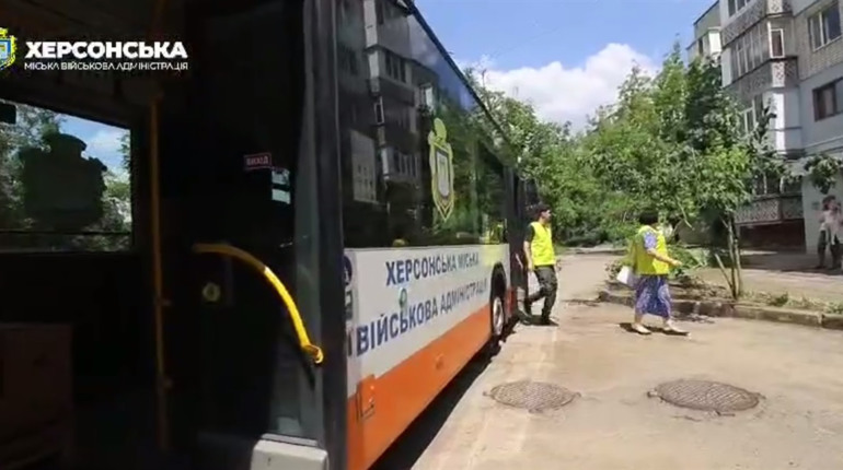 В Херсоні триває адресна доставка гуманітарної допомоги: як подати заявку