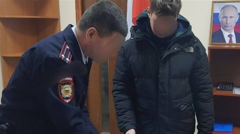 У Скадовську 14-літнім підліткам "вручили" паспорти РФ