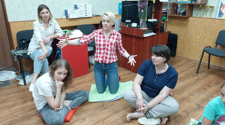 Дитина змінюється за допомогою системної роботи спеціалістів: проєкт для ВПО у Первомайську триває