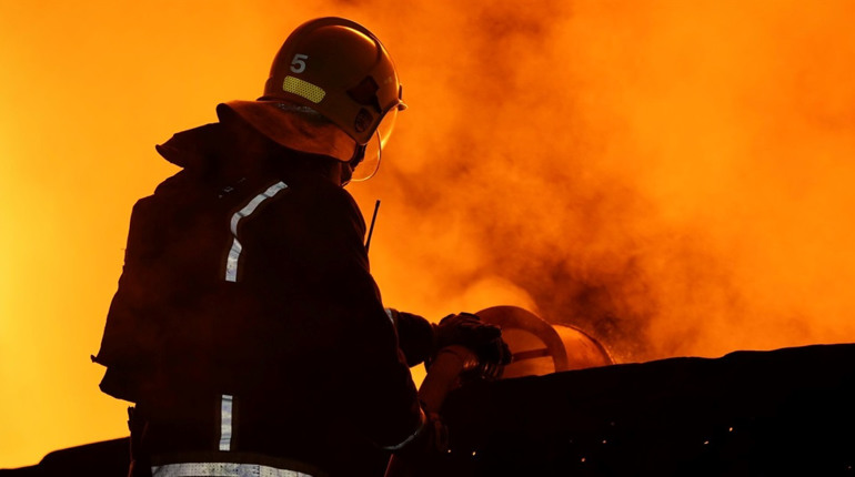 Ворожі дрони пошкодили житлові будинки та енергооб’єкт на Одещині вночі