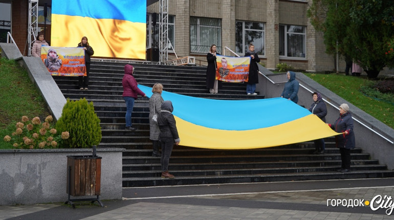 Загинули в один день: у Городку вшанували пам'ять Дмитра Кодісова та Віталія Костюка