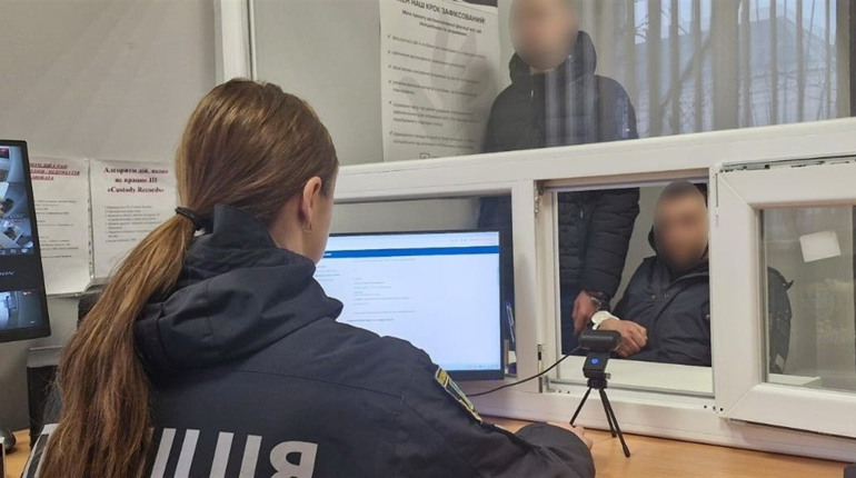 На Тростянеччині затримали чоловіка, який продавав канабіс