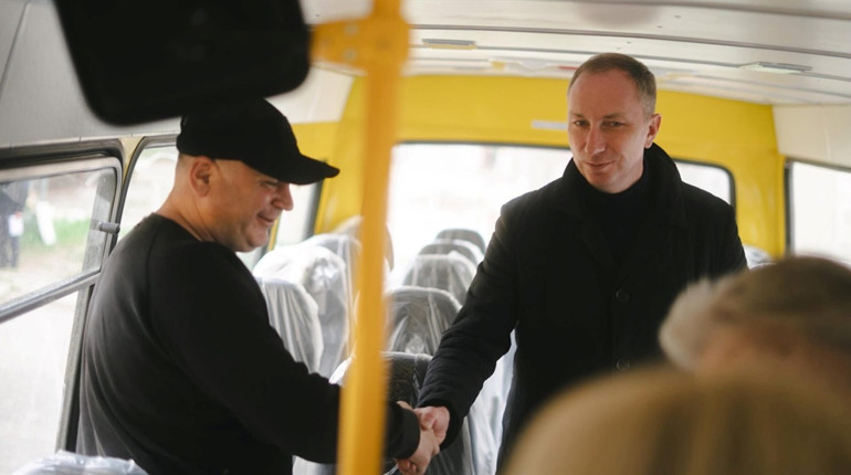 Днями Миколаївська селищна громада отримала новий сучасний шкільний автобус