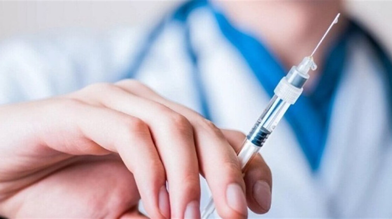 В Україні запроваджують обов’язкову вакцинацію проти COVID-19 для освітян та чиновників