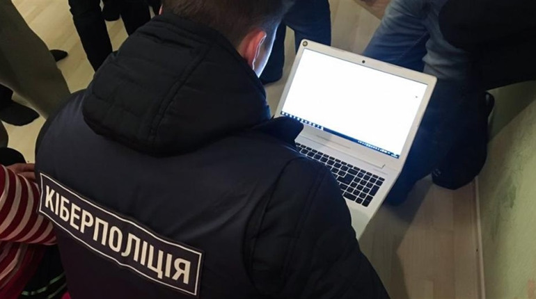 Кіберполіція застерігає від шахрайства під виглядом благодійності. На що потрібно звернути увагу