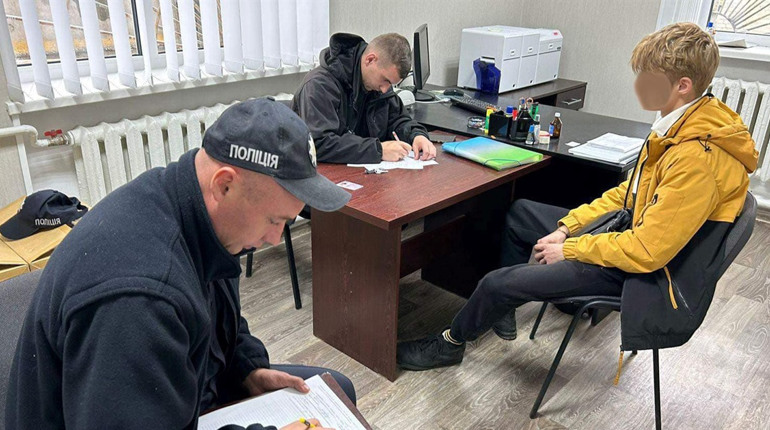 У Глухові винесли вирок юнаку, який намагався зареєструвати авто за «фейковим» посвідченням водія