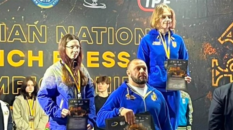 Шосткинські пауерліфтери вибороли право представляти Україну на чемпіонатах світу та Європи