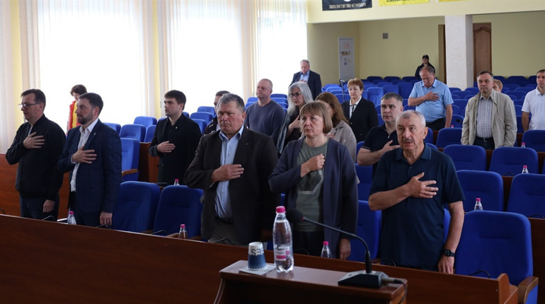 Реформа старшої школи, безпечні зони для дітей та наглядові ради: рішення сесії міської ради