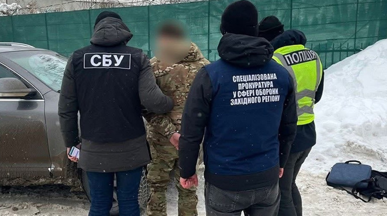 Заступника начальника районного ТЦК та СП на Кременеччині затримали за хабар