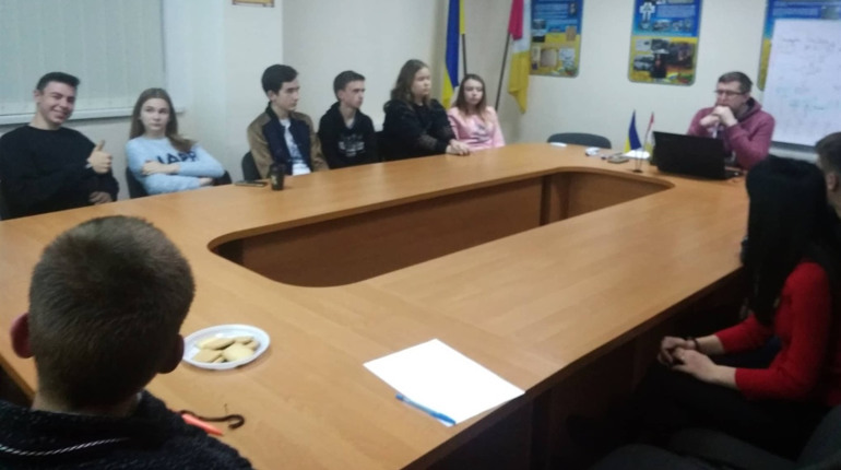 Сватівські підлітки вчилися як змінювати рідне місто у тренера школи «Агенти змін» 