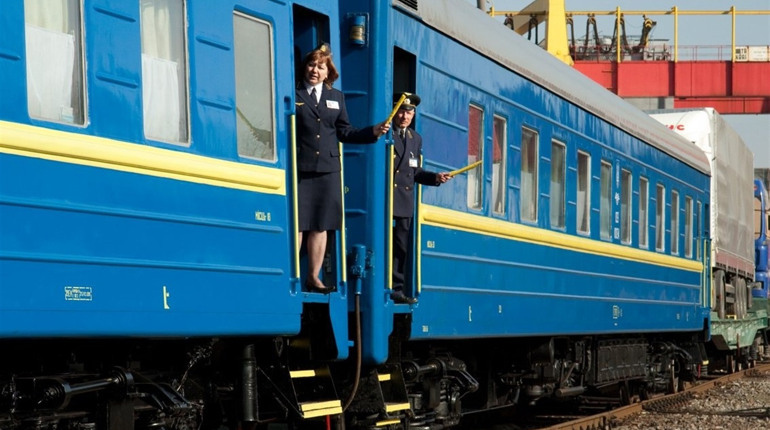 Потяг з Києва до Херсона повзе як слимак
