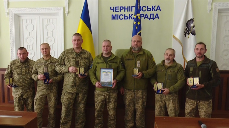 За оборону Чернігова. Військовослужбовцям 119-ї бригади тероборони вручено медалі