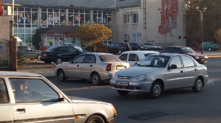 З першого листопада на дорогах з'являться нові дорожні знаки