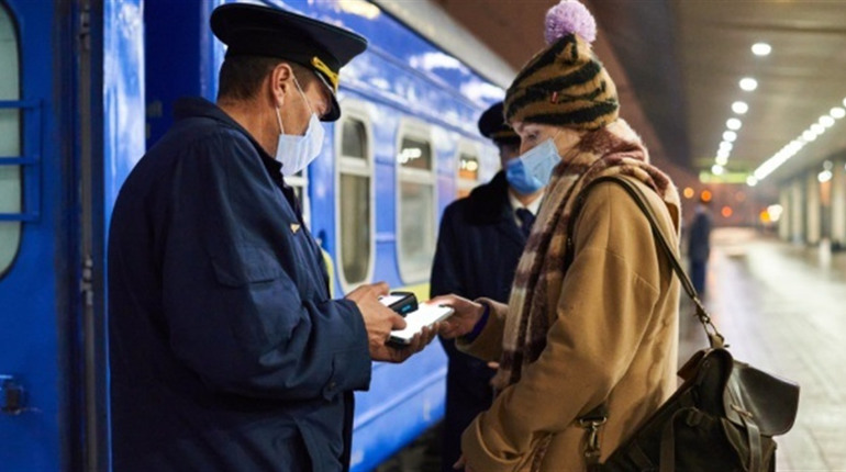 Хто зможе їздити потягом та автобусом з 21 жовтня і як це контролюватимуть