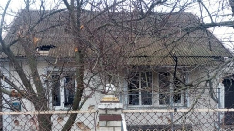 На Херсонщині російські окупанти атакували житлові будинки та приватні автомобілі