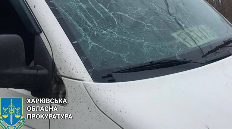 Ворог поцілив FPV-дроном по цивільному авто в Куп’янську: постраждав чоловік