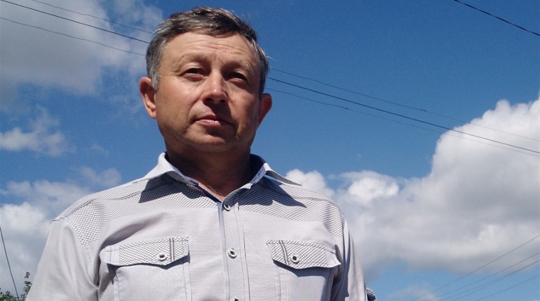Депутату Володимирецької райради Олександру Бобрику грамоту вручив народний депутат України