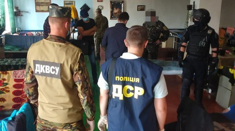 Збут наркотиків: начальника відділення Катеринівської виправної колонії судитимуть