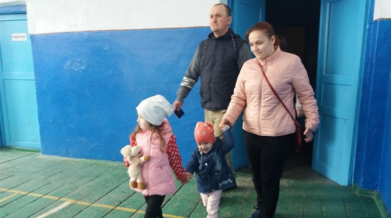 Два запитання до старокостянтинівців: опитування біля виборчих дільниць