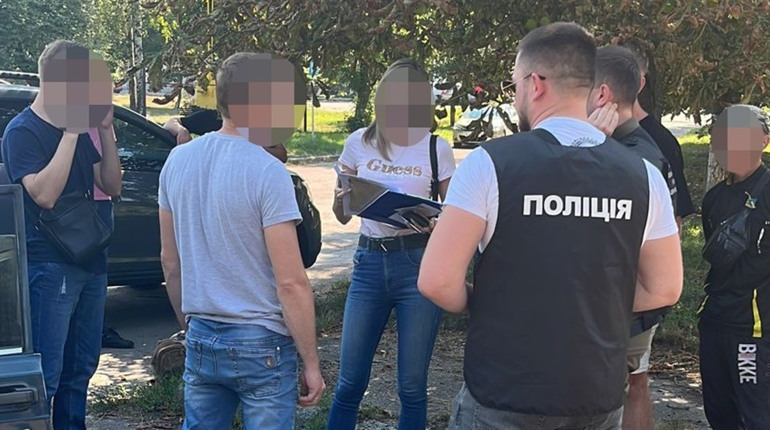 Вимагали хабар за відстрочку від військової служби: на Черкащині викрито групу осіб