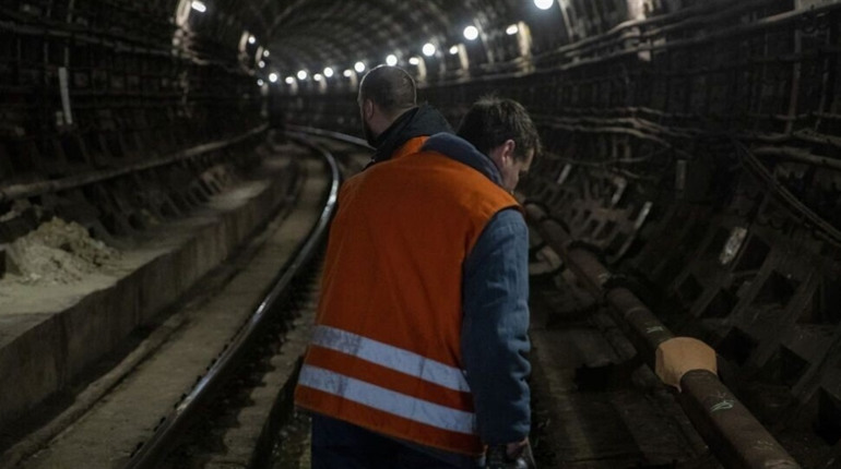У метро столиці між станціями аварійної ділянки Теремки-Деміївська запустили "човниковий" рух