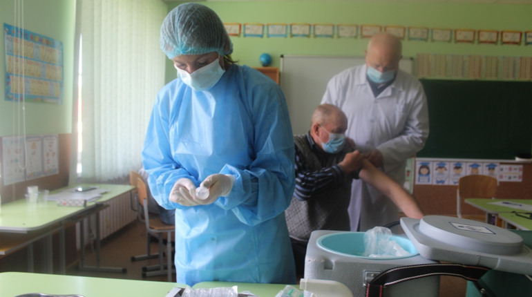 У Городку стартує масова вакцинація проти COVID-19. Як щеплюватимуть людей та якою вакциною