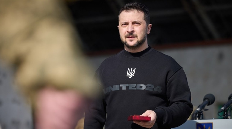 Кого Володимир Зеленський нагородив під час візиту в Тростянець: повний список. Фото