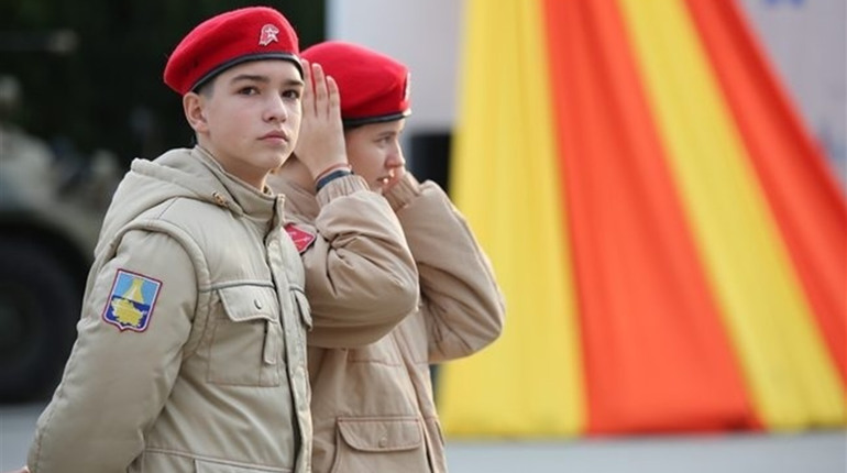 Новини Криму: керівництво «Артеку» закуповує для дітей зброю
