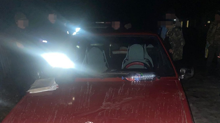 Дві дикі косулі та нелегальна зброя — на Звягельщині затримали браконьєрів