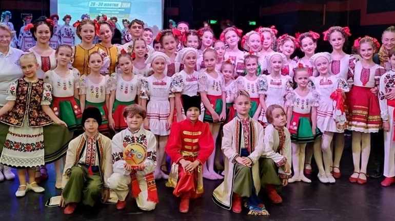 Супер ​​​​Гран-прі у зразкового ансамблю народного танцю «Квіти України» із Південноукраїнська