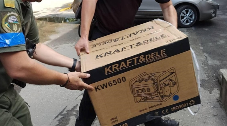 Волонтери передали мешканцям Торецька генератор. Де він буде працювати