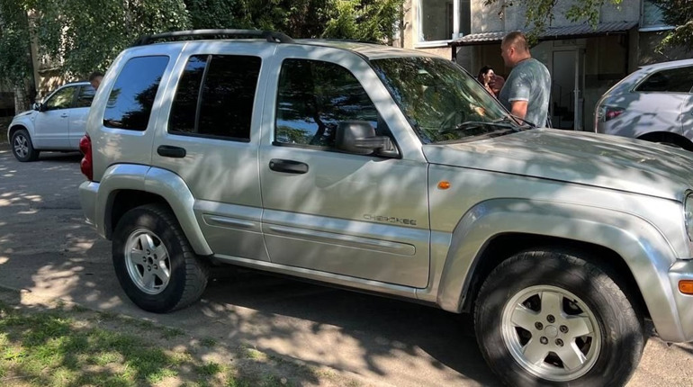 Зі Сміли захисникам передали черговий автомобіль