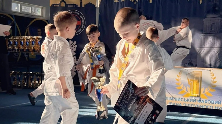 Первомайські каратисти проходять березневий марафон і готуються до чемпіонату України