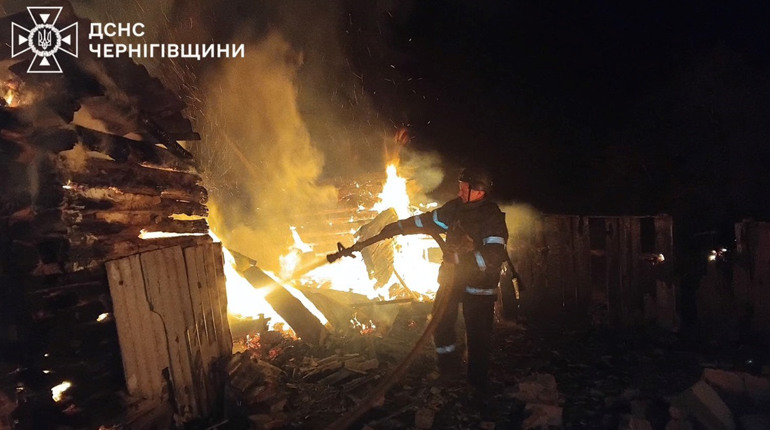 Масовані удари по Чернігівщині: поранені цивільні, зруйнована інфраструктура та житло