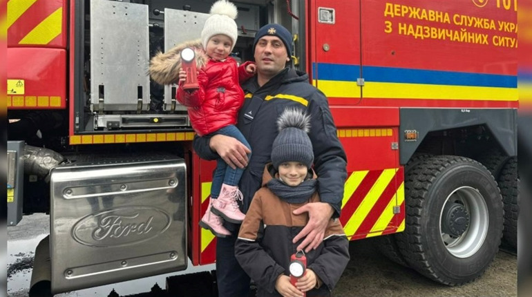 Між сиреною та родинним теплом: історія рятувальника Олександра Черниша