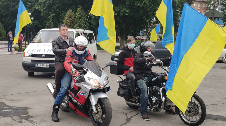 Стоп реванш: у Фастові пройшов автопробіг патріотів