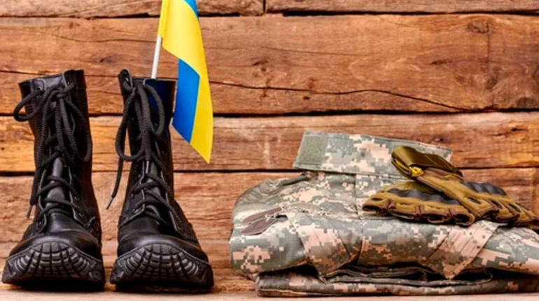 Чому родини полеглих захисників і захисниць не одразу отримують виплати? Пояснення юристів