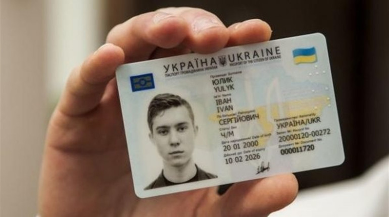 Вам не відмовлять у праві голосувати, якщо у вас пластиковий паспорт у вигляді ID-картки