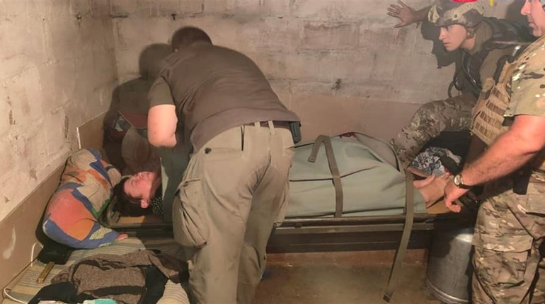 Тікала від обстрілів і травмувала ноги: у Максимільянівці жінка дивом врятувалась