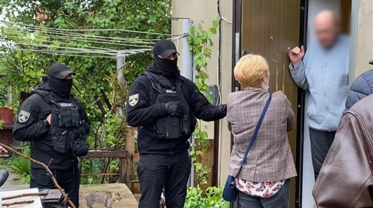 У Біляївському районі подружжя репетиторів замість занять чинили сексуальне насилля над дітьми