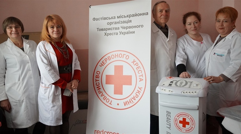 Волонтери Товариства Червоного Хреста передали фастівчанам апарат пресотерапії