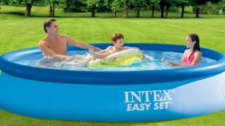 Надувні басейни Bestway та Intex: порівняння моделей для дорослих та дітей