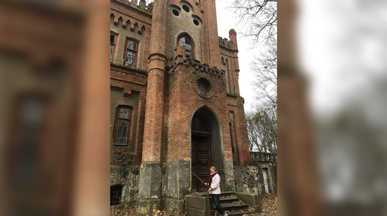 Літо в готичному стилі: палац Даховських можна відвідати з дегустацією 