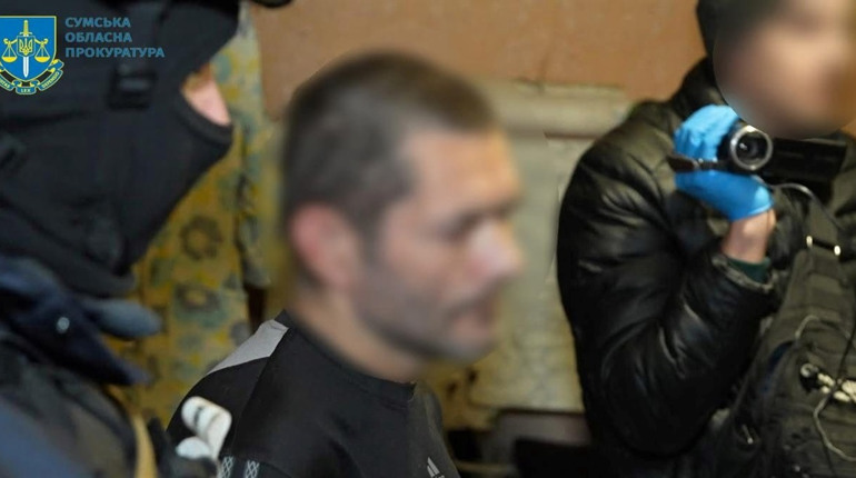 На Сумщині судитимуть чоловіка, який на замовлення підпалював будівлі ТЦК та автомобілі військових