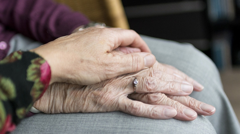У Сватовому розшукують 70-річну жінку. Вона жила у будинку для людей похилого віку