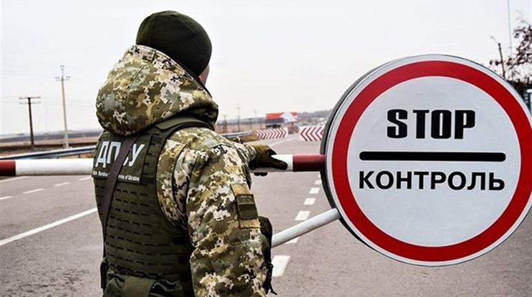 Штрафів на майже 215 тисяч гривень: минулого місяця на адмінмежі з Кримом виявили 125 порушників