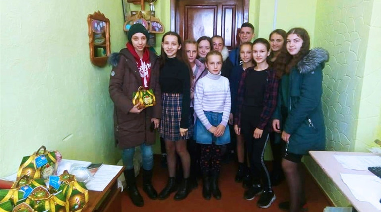 Школярі Великоцепцевицької школи зібрали кошти та пожертвували хворим дітям для лікування