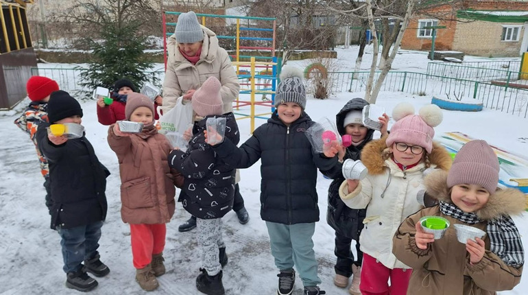Зимова магія в долоньках, або Як малята дитячого садка у Первомайську будували замок для гнома