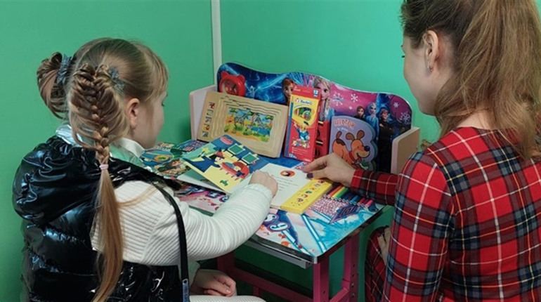 Для дітей-переселенців відкрили два навчальних куточка