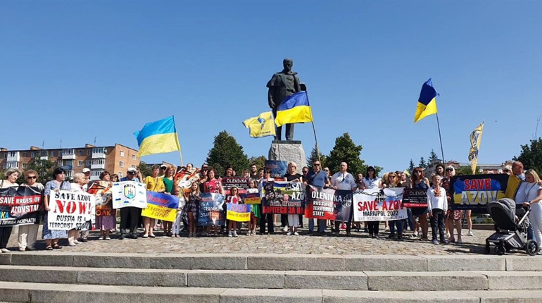 Умань ішла за «Азов»: 24 серпня уманці пройшли ходою, щоб привернути увагу до визволення полонених